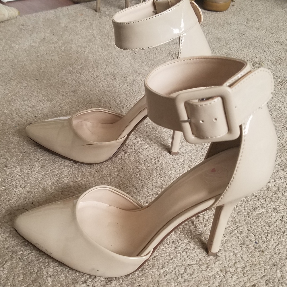 Tan Heels Wide Ankle Strap Pointed Toe Size 6.5